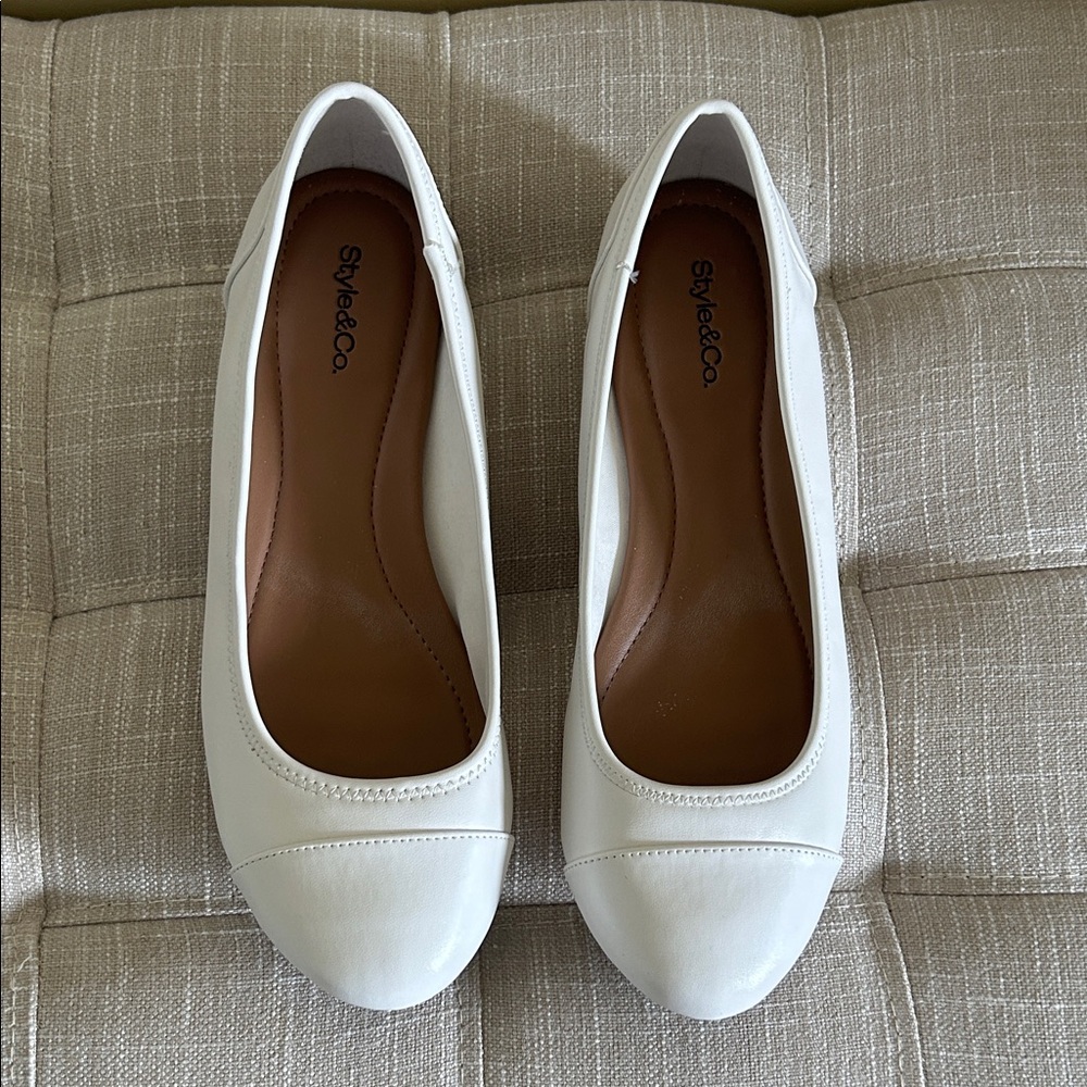 Style & Co. White Flats Size 8.5 Women's Cap Toe Shoes